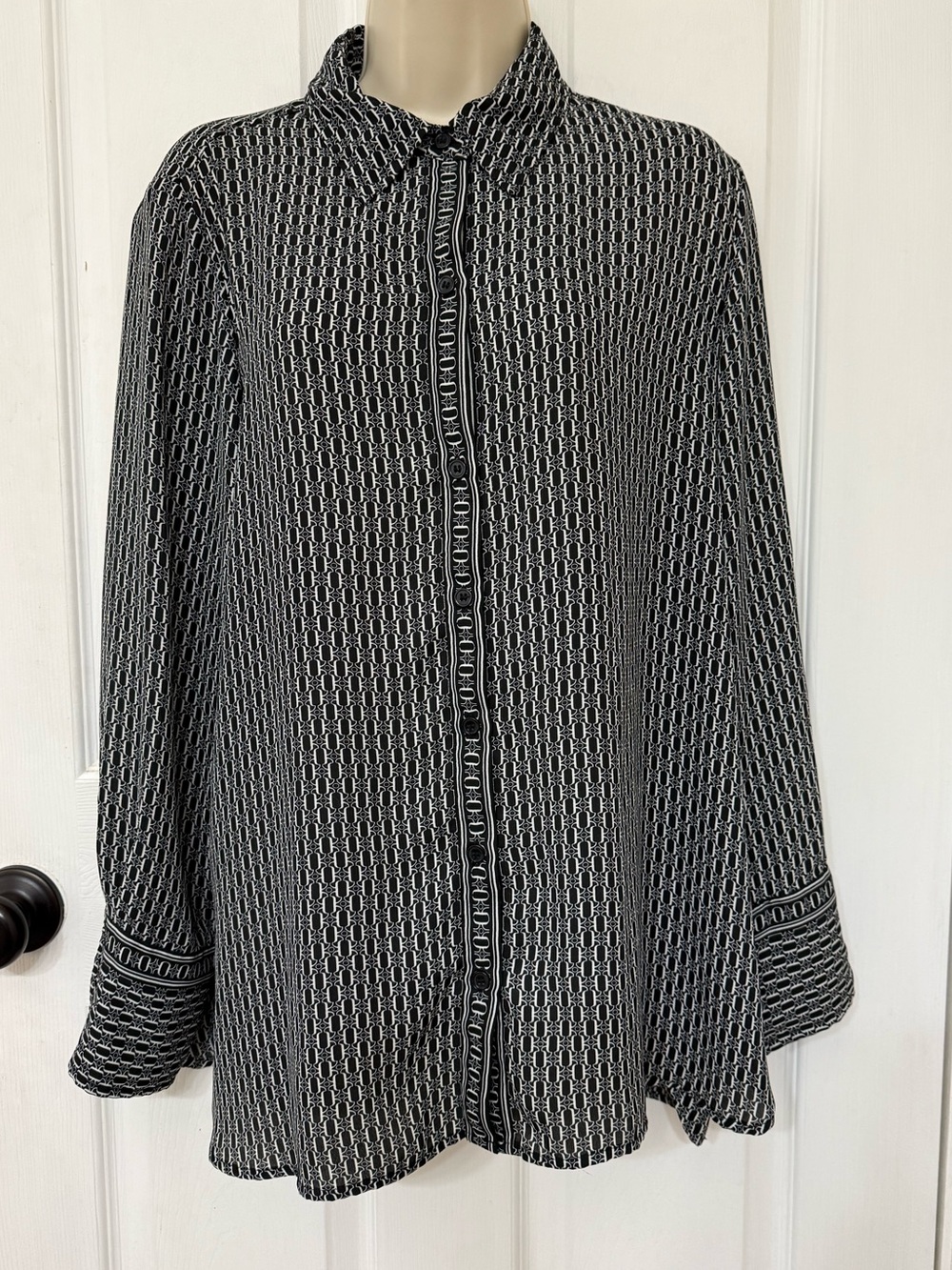 Max Studio London Geometric Print Button Front Blouse 1X Black White Relaxed - Picture 2 of 14
